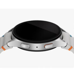ساعت هوشمند سامسونگ مدل Galaxy Watch 7 40mm دارای قابلیت های کنترل موسیقی (Music Player)، قابلیت مکالمه از طریق بلوتوث، قابلیت تغییر طرح ساعت یا تم، صفحه همیشه روشن (Always-on Display)، پشتیبانی از دستیار صوتی بند پلاستیک